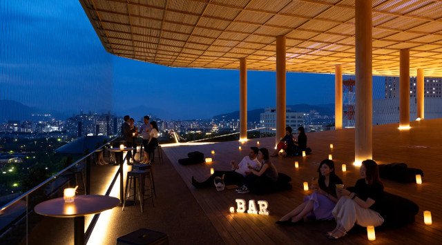 ROOF TOP BAR ２０２２　― 忘れられない、こころ 満ちる 時間 開催期間：２０２２年６月１日（水）～９月３０日（金）株式会社広島マツダ