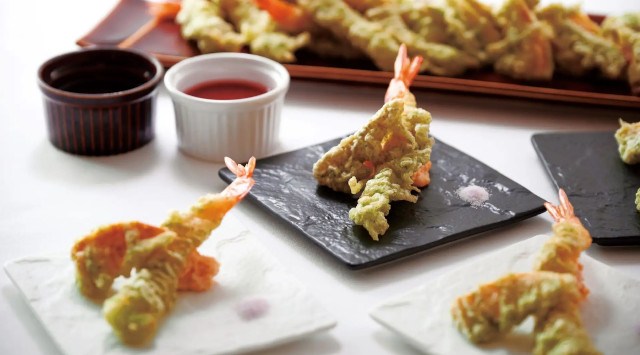 【横浜ロイヤルパークホテル】スカイブッフェ―春のお祝い料理といちごと桜のスイーツフェア―開催 株式会社ロイヤルパークホテルズアンドリゾーツ