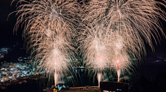 【5月21日・6月4日追加開催】熱海海上花火大会追加開催。次回は、4月15日！特等席確約の送迎付きプランの販売中（残り少なくなってます）株式会社サイトプラス