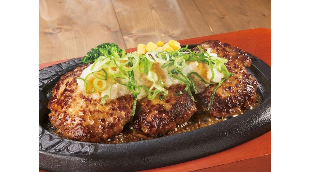 【コスパ最強！】ハンバーグ3枚で税込1,100円！「トマト＆オニオン」に平日限定でおトクなランチが登場 トマオニで人気のライス＆黒カレー、スープも食べ飲み放題！株式会社トマトアンドアソシエイツ