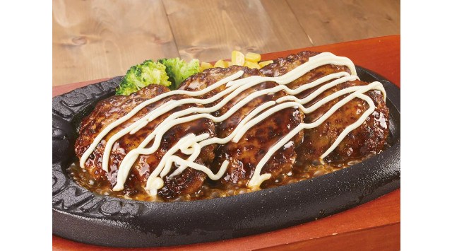 【コスパ最強！】ハンバーグ3枚で税込1,100円！「トマト＆オニオン」に平日限定でおトクなランチが登場 トマオニで人気のライス＆黒カレー、スープも食べ飲み放題！株式会社トマトアンドアソシエイツ