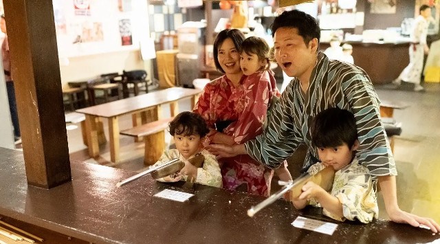 伊豆で夏休み【ファミリー決定版】こども喜ぶ吉祥の夏祭り！花火、かき氷、縁日、温泉卓球、まぐろのお造り＆握り寿司 etc.　株式会社H.P.D.コーポレーション