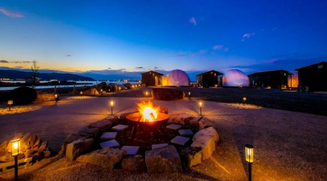 【7月20日限定】お部屋から打ち上げ花火を一望！全室源泉かけ流し温泉付きグランピング「グランレイク鳥取」で過ごす特別な一夜 スペシャルプランの予約受付を開始しました ブッキングリゾート