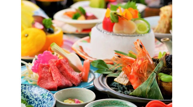 熊本・山鹿温泉の旅館にて“花火が見える客室”確約プラン販売開始　夏の風物詩をお部屋で堪能｜2025年8月15日　ゆとりろ山鹿 株式会社リロバケーションズ