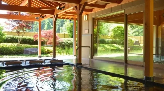 亀岡市で開催の「京都・保津川花火大会」7月1日より一般販売開始！宿泊とセットのプレミア席はふるさと納税で販売中！全席チケット制でゆとりある充実の時間を。