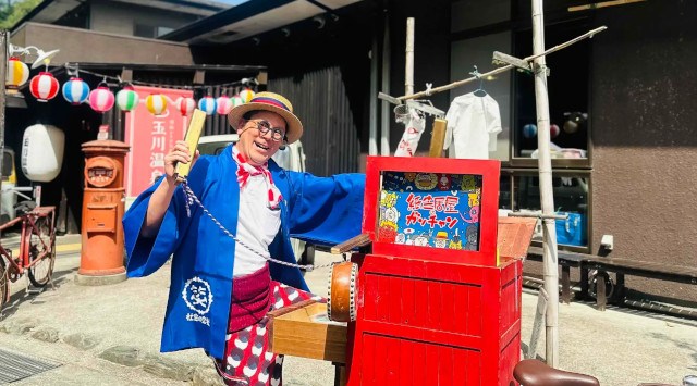 昭和レトロな温泉銭湯 玉川温泉で、昭和の夏休みを満喫！縁日、肝試し、スイカ割りなどレトロな夏の風物詩が盛りだくさん。縁側でスイカを食べて、夜は肝試しでひんやり過ごす昭和な夏休みを玉川温泉で満喫♪