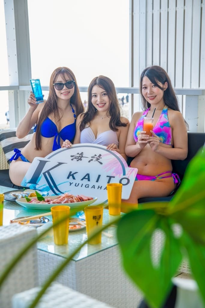 湘南、由比ヶ浜でトップクラスの動員を誇る海渡-KAITO YUIGAHAMA-大人も納得するワンランク上の海外リゾート空間は圧巻！シャワーロッカーエリアにはエアコンも完備されております。