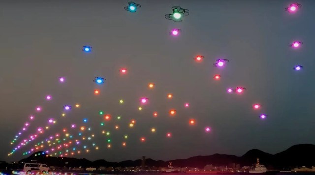 ドローンスクール下関、第41回関門海峡花火大会でドローンショーを開催。関門海峡の夜空をドローンで鮮やかに彩ります！株式会社A-commerce